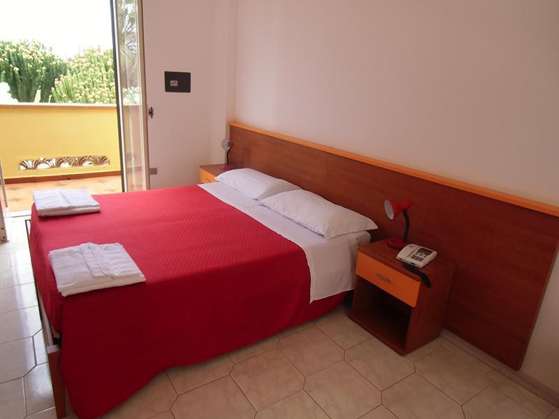 Villaggio Hotel Club Calanovellamare Piraino Δωμάτιο φωτογραφία